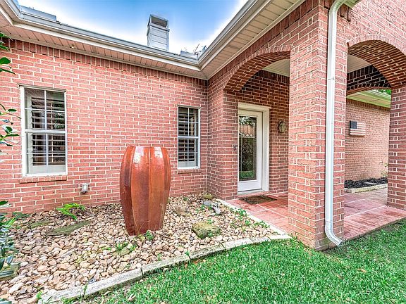 5th image of 2618 Village Ct