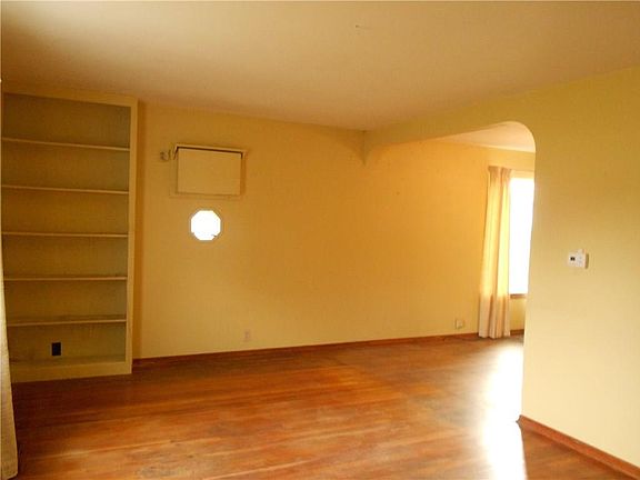 5th image of 7 W Park Ln