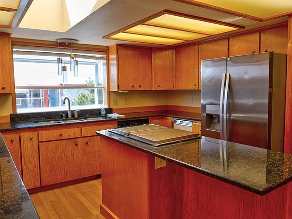 4th image of 5381 El Mirador Way