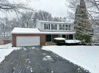 22W269 Glen Valley Dr, Glen Ellyn, IL 60137