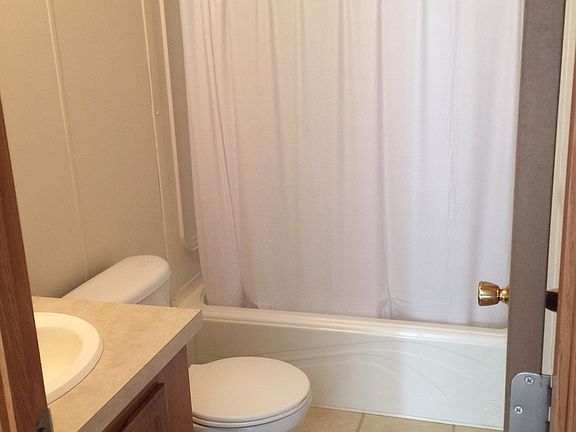 5th image of 72 Ellen Dr
