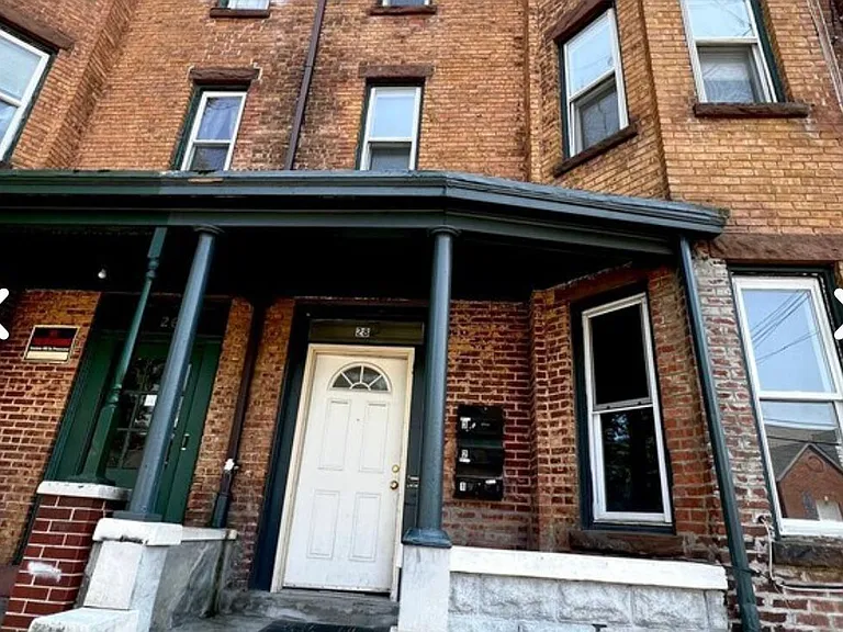 28 Monument St #3 — Photo 2