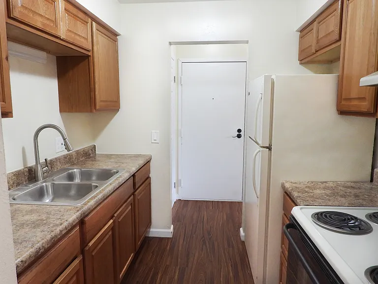 The Meadows Apartments — Photo 8