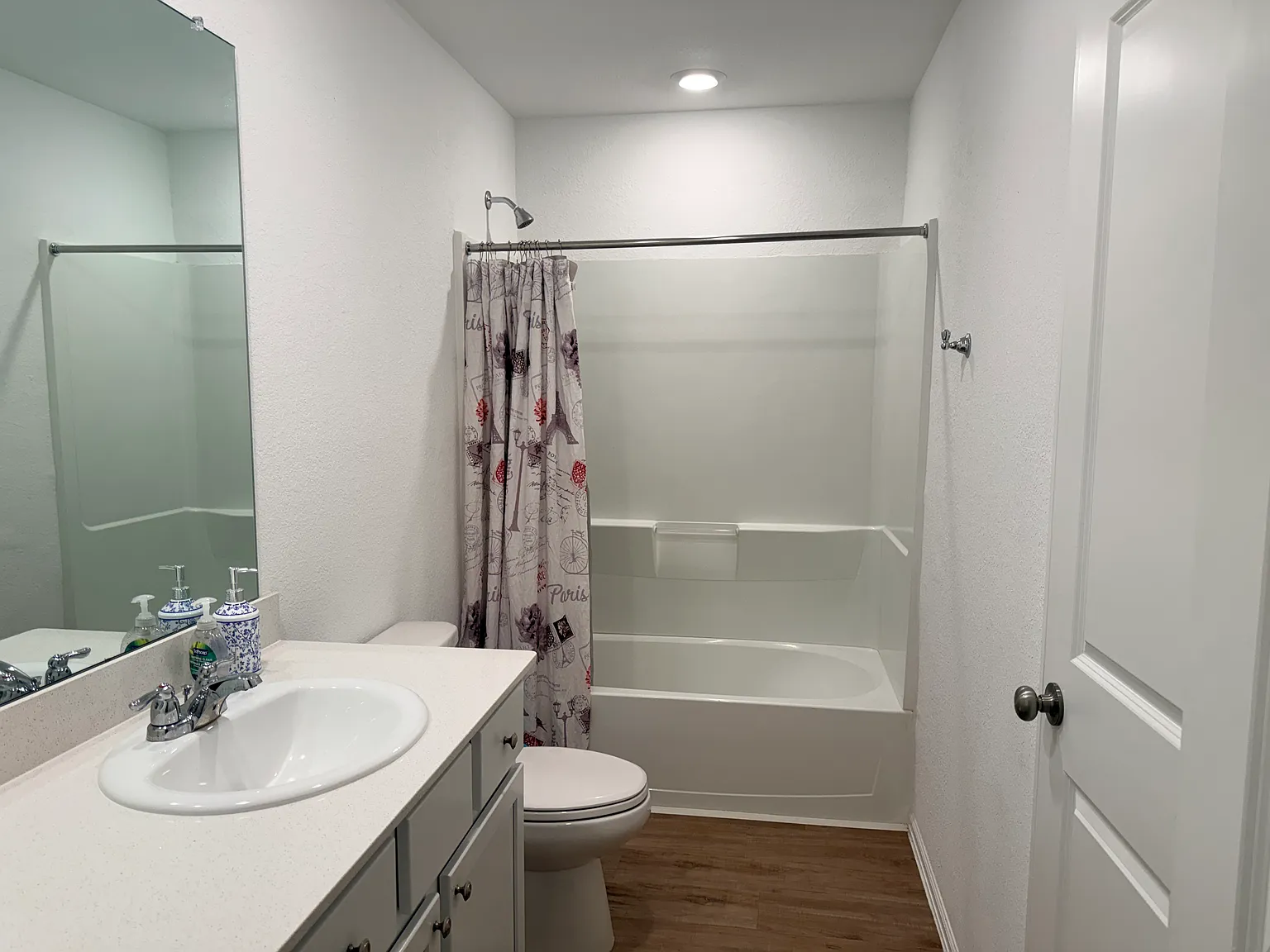 4 bed, 2400 sqft, $2,500 — Photo 1