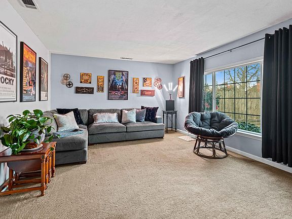 4th image of 3913 Peacock Ln