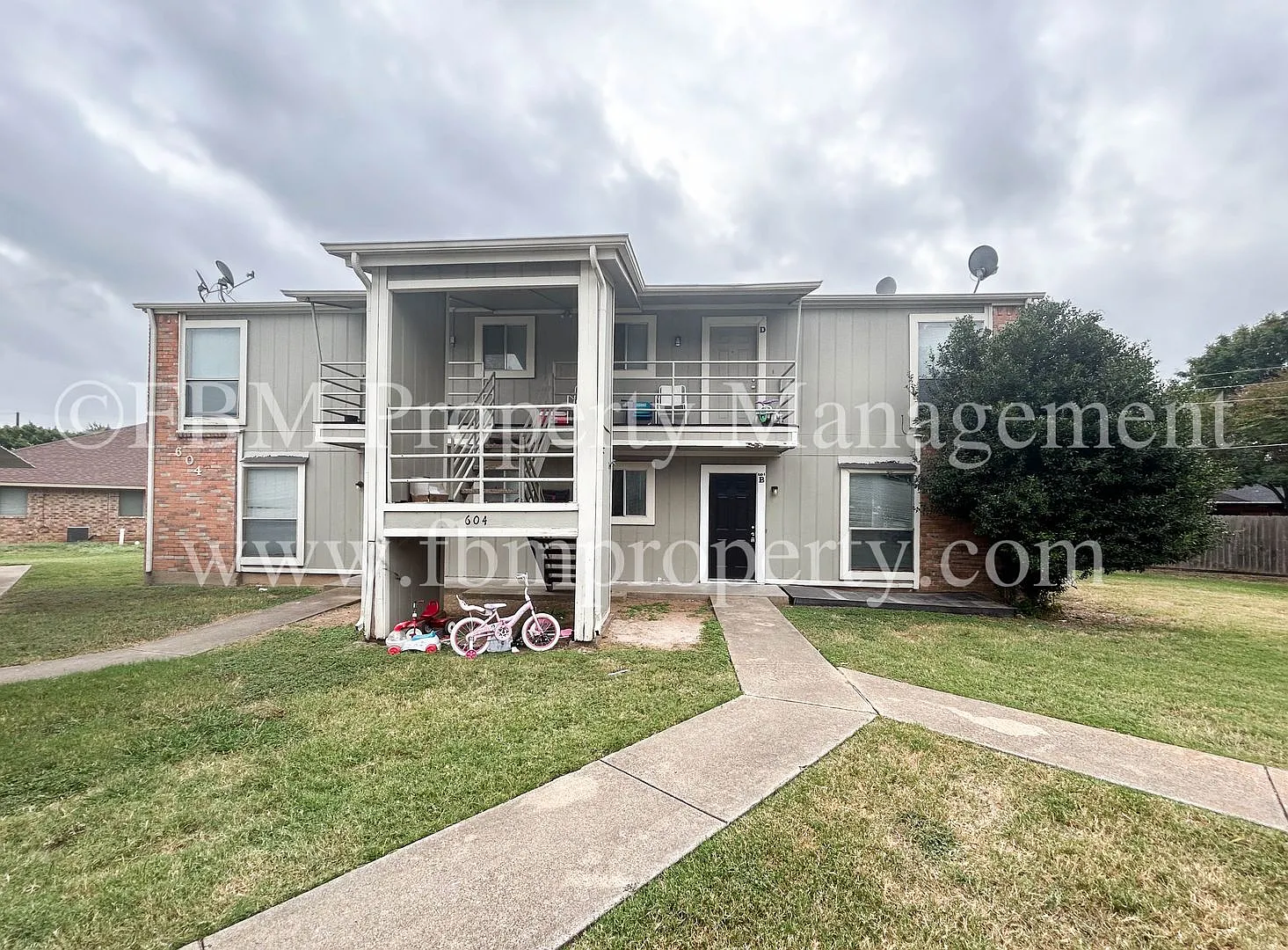 604 Walter Stephenson Rd, Unit B - 2 Bedroom, 1 Bathroom Apartment Home in Midlothian, TX! $500 O... — Photo 2