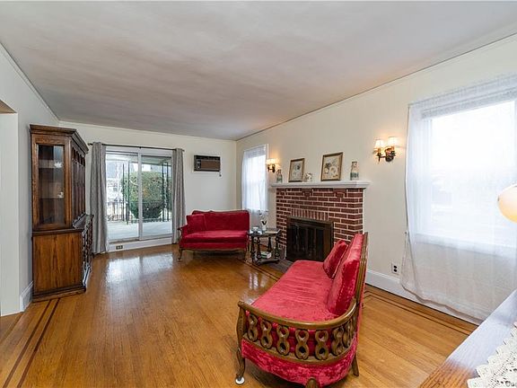 3rd image of 50 Windermere Dr
