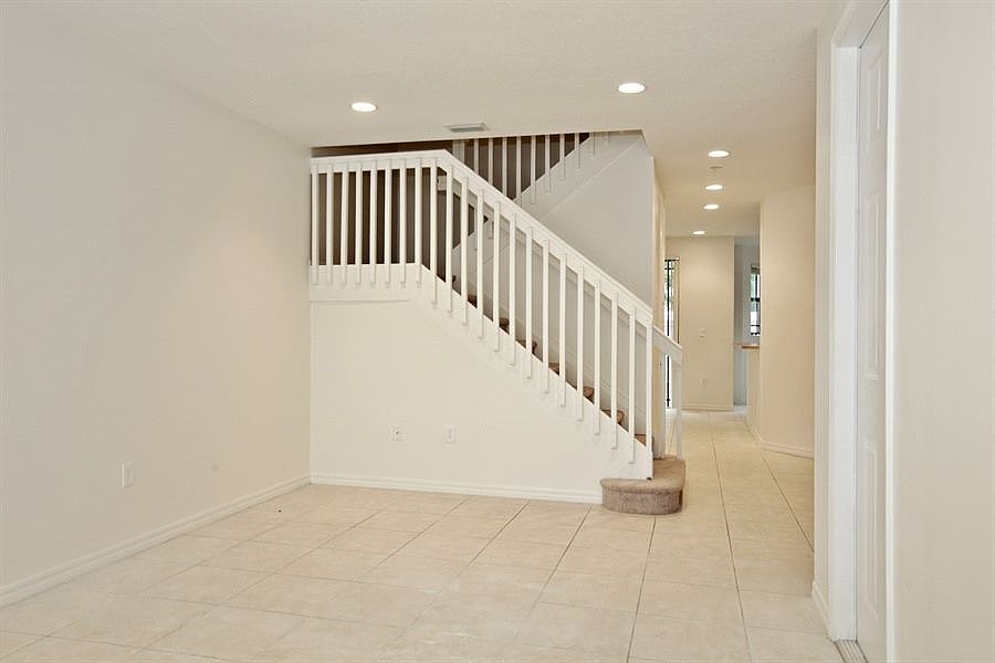 1st image of 627 NE 35th Ave