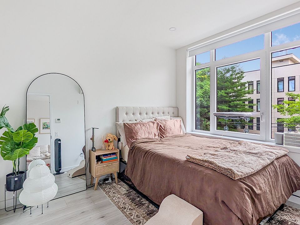 1st image of 388 Vernon Ave #302