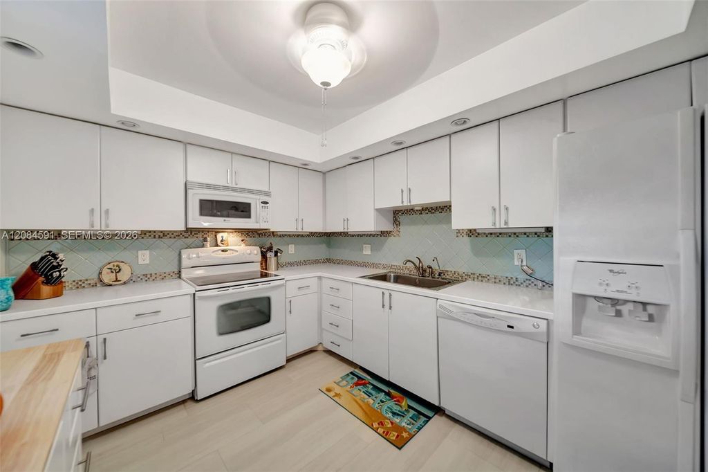 3980 Oaks Clubhouse Dr APT 409, photo 4