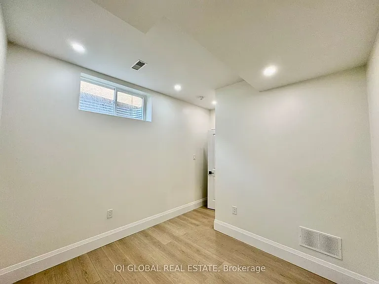 57 Threadneedle Cres — Photo 23