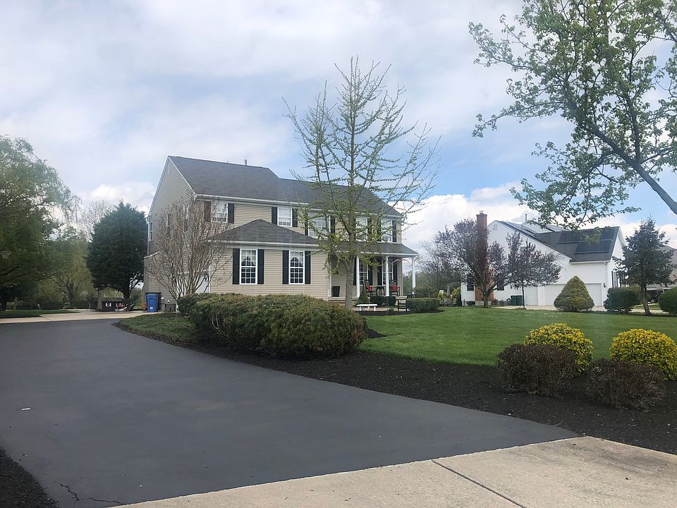 2nd image of 709 Nicole Dr