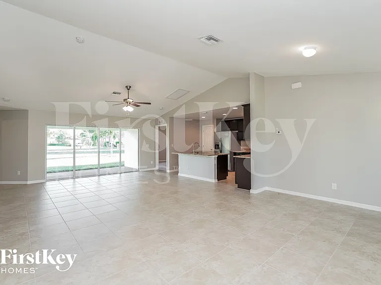 1139 SW 29th St — Photo 3