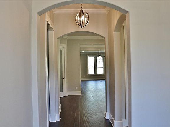 4th image of 317 Texas Dr