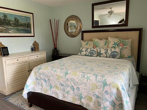 Guest Bedroom~Queen Bed~Slider to covered Lanai