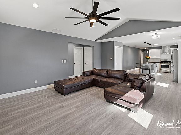 3rd image of 190 N Fulton Ave
