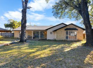 1008 Sunset Dr, Ennis, TX 75119