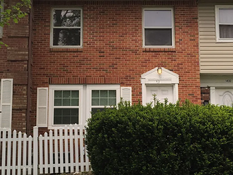 1515 Lincolnshire Dr — Photo 33