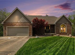 2401 SW Whispering Creek Ct, Blue Springs, MO 64015