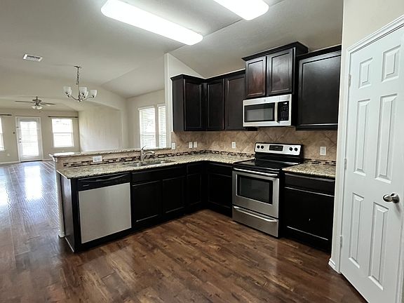 3rd image of 2801 Gilchrist Dr