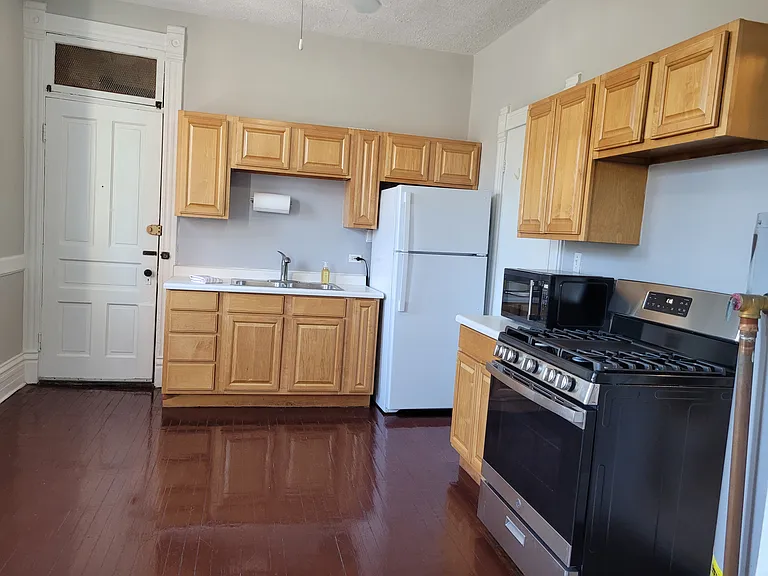 1725 N Ashland Ave #2R — Photo 2