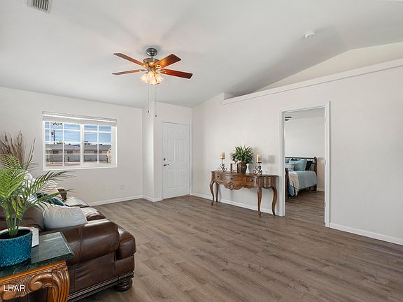 5th image of 760 Winston Pl