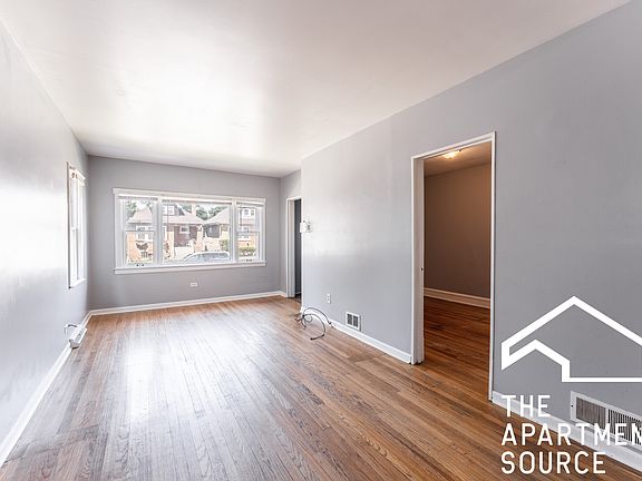 3rd image of 4223 N Ozark Ave