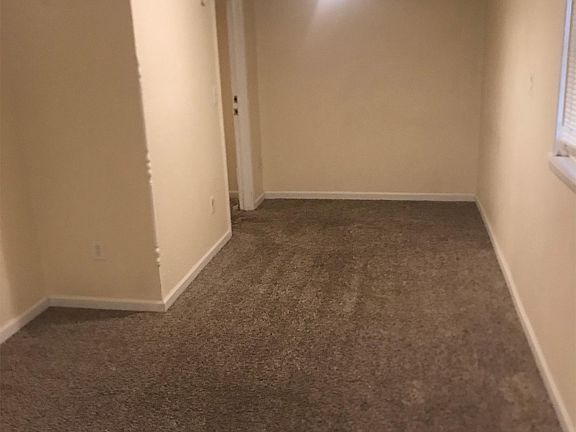 3rd image of 1121-1123 University Ave #A
