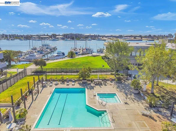 7 Embarcadero W APT 312, Oakland, CA 94607