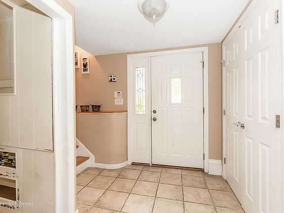 4th image of 2 Irma Ln