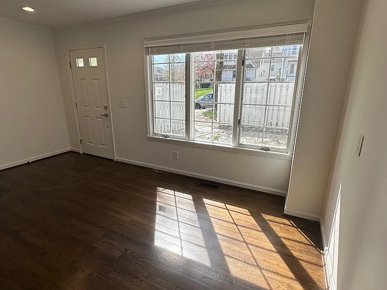 1208 Corbett St — Photo 6