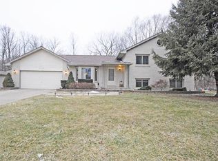 21185 Sunnydale St, Farmington Hills, MI 48336