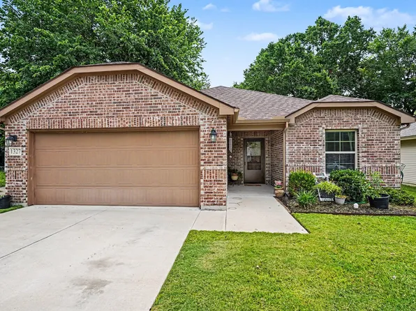 1327 Lanius St, Gainesville, TX 76240