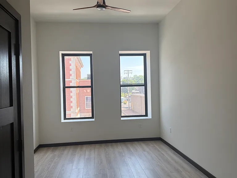 314 1/2 N Bridge St #1 — Photo 3