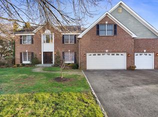 10 Tournament Dr, White Plains, NY 10605