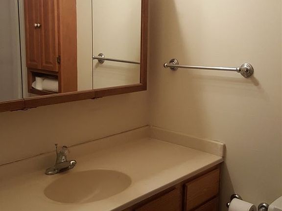 4th image of 452 Larimer Dr