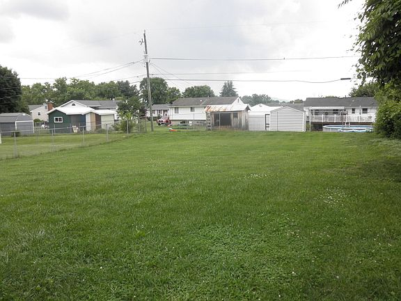 3rd image of 5668 Meadowcrest St
