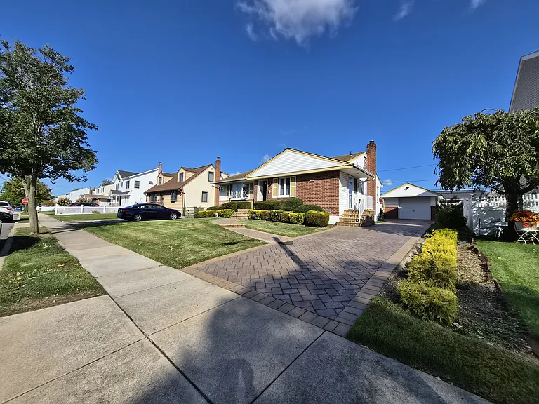 35 Elwood Ave — Photo 22
