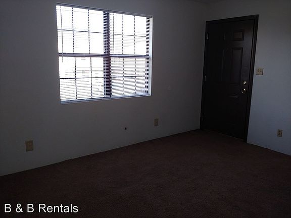 3rd image of 3019 Aspen Dr #4