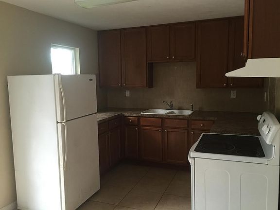 5th image of 120 E Parkdale Ave