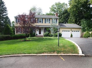 27 Twin Oaks Dr, Montvale, NJ 07645