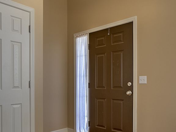 3rd image of 1032 Redwood Ln