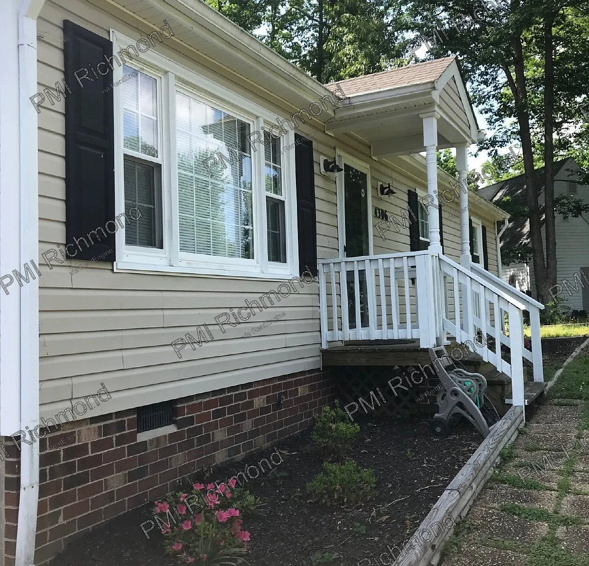 3 bed, 1.5 bath, 1100 sqft, $1,620 — Photo 2
