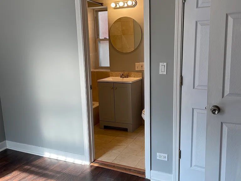 5924 S King Dr #1 — Photo 8