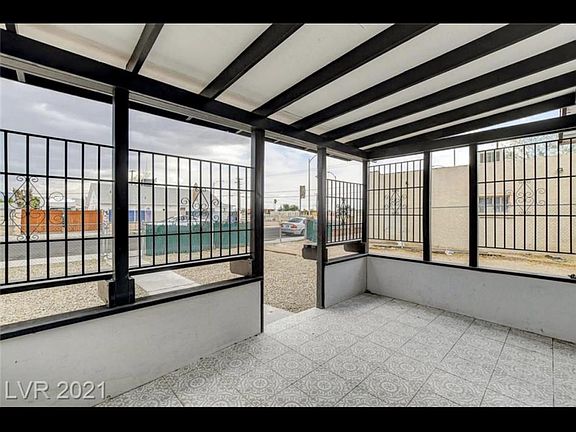 4th image of 605 W Adams Ave