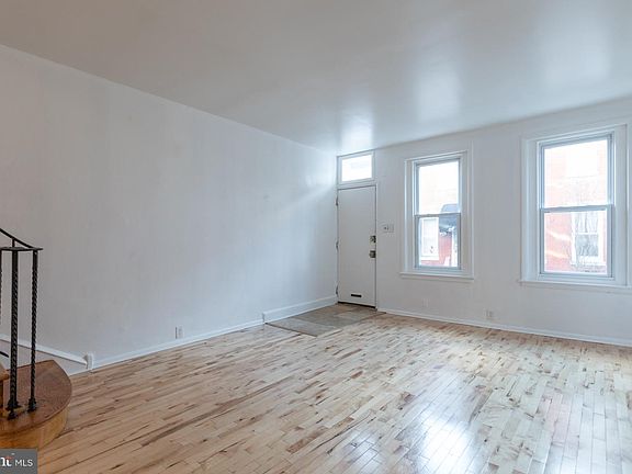 3rd image of 1821 S Rosewood St