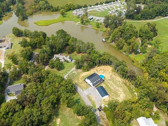 4th image of 132 Hiwassee Dr