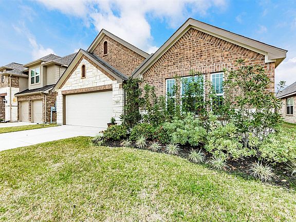 3rd image of 1613 Nacogdoches Valley Dr