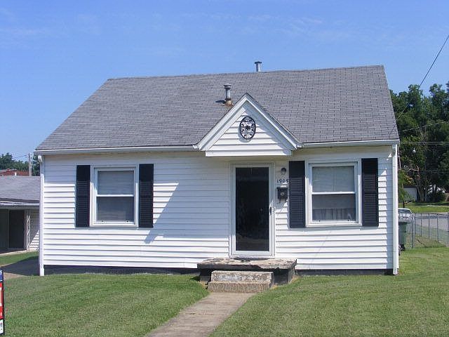 1st image of 1905 E 19th St