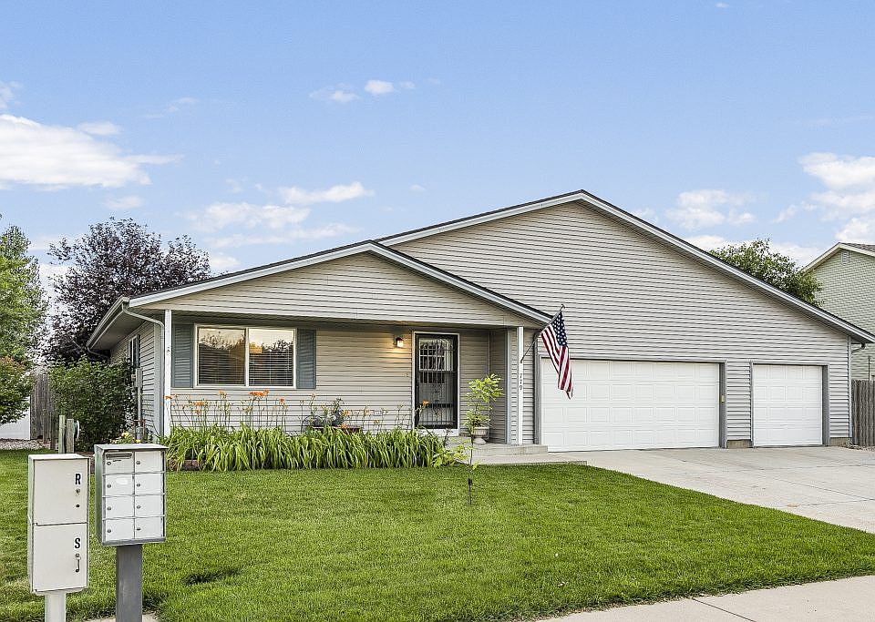 1st image of 779 Ponderosa Dr